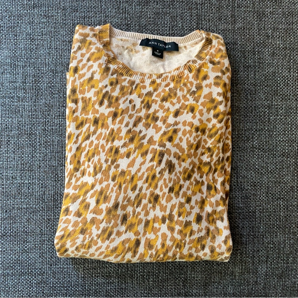🐆 Ann Taylor Lightweight Crewneck Leopard Print Sweater, Women's M - Picture 7 of 7